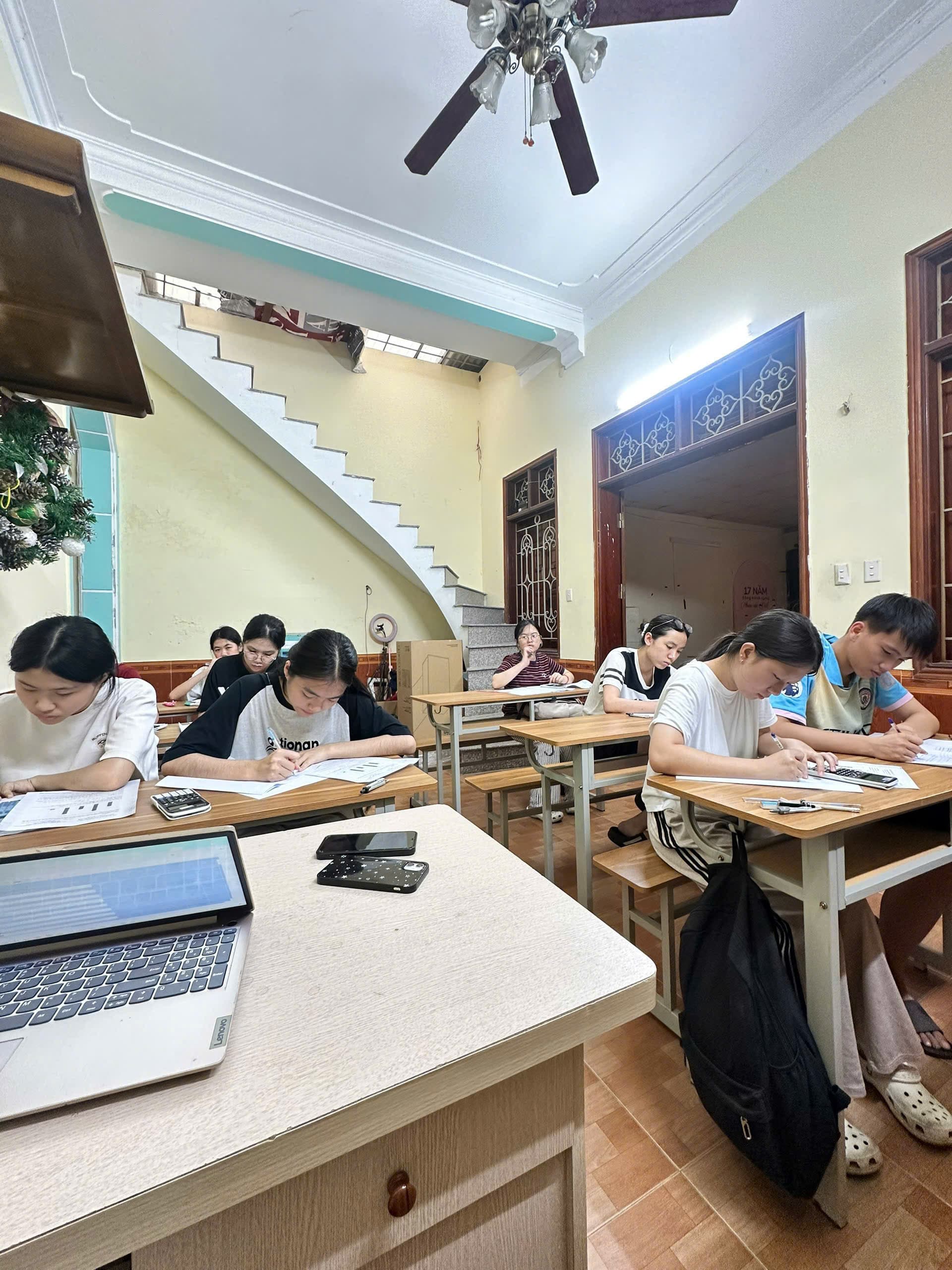 Lớp học 4